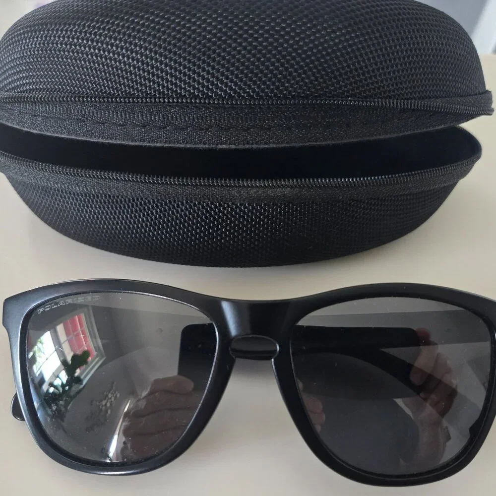 Oakley mens sun glasses - Picture 2 of 3